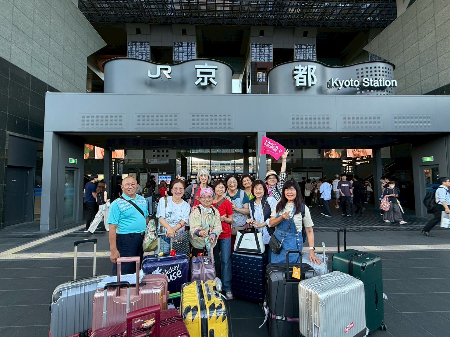 台中YMCA 樂齡京都遊學自由行 學員抵達京都合影